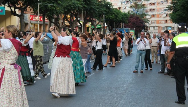 Alacant: III Dansà Popular de Fogueres